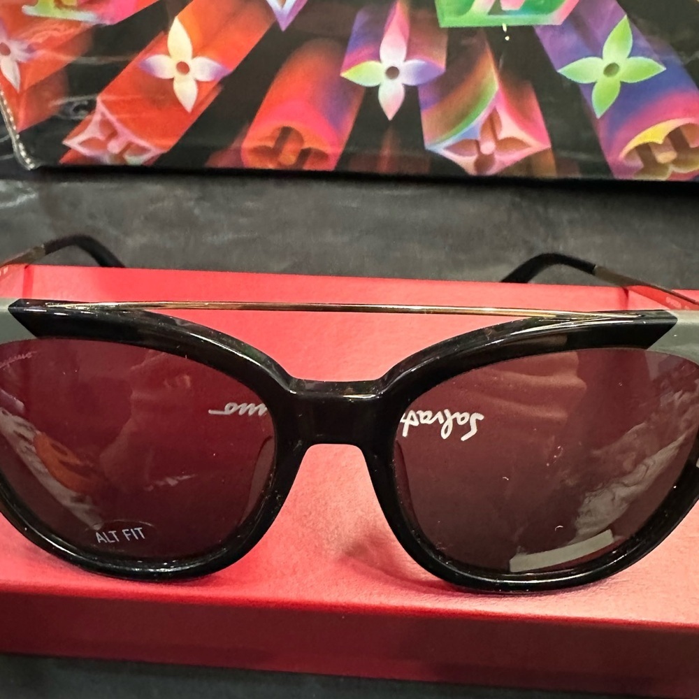 Salvatore Ferragamo SF882SA Cat-eye Sunglasses Black Grey 54mm Box Case NWOT - Picture 5 of 9